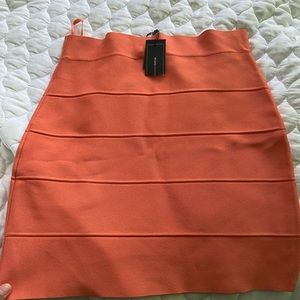BCBG skirt size L w/ tag